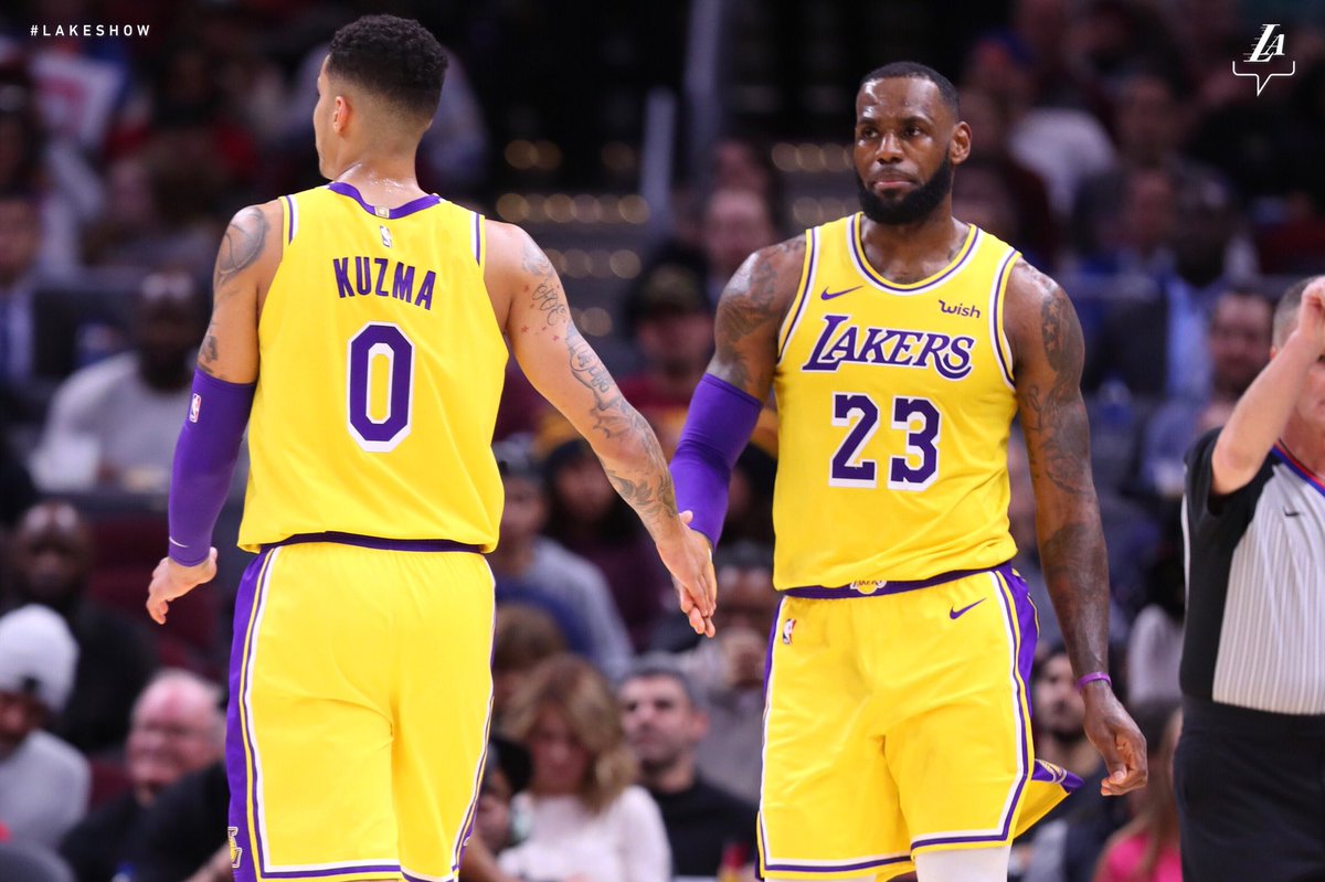 她在首局一 她在首局一